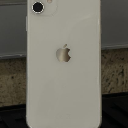 bielý iPhone 11