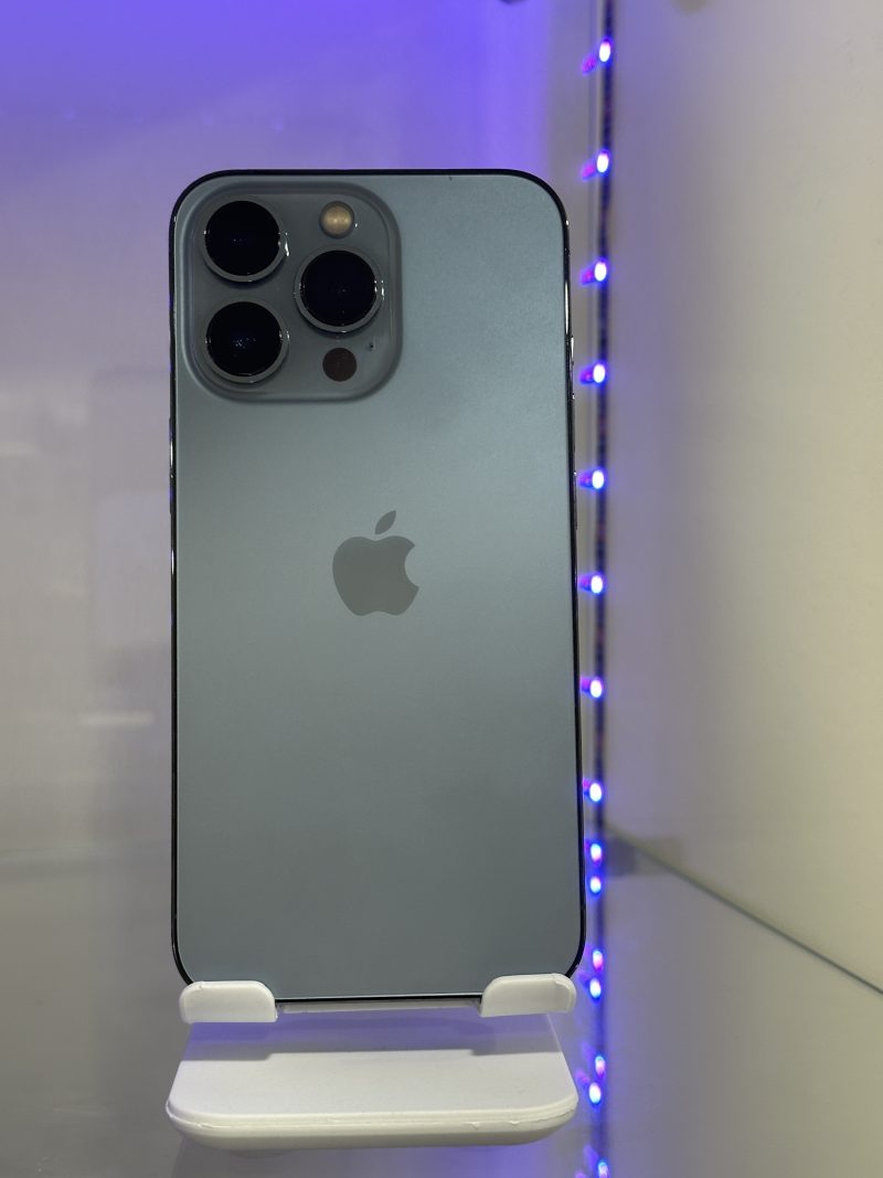 iPhone 13 pro modrý