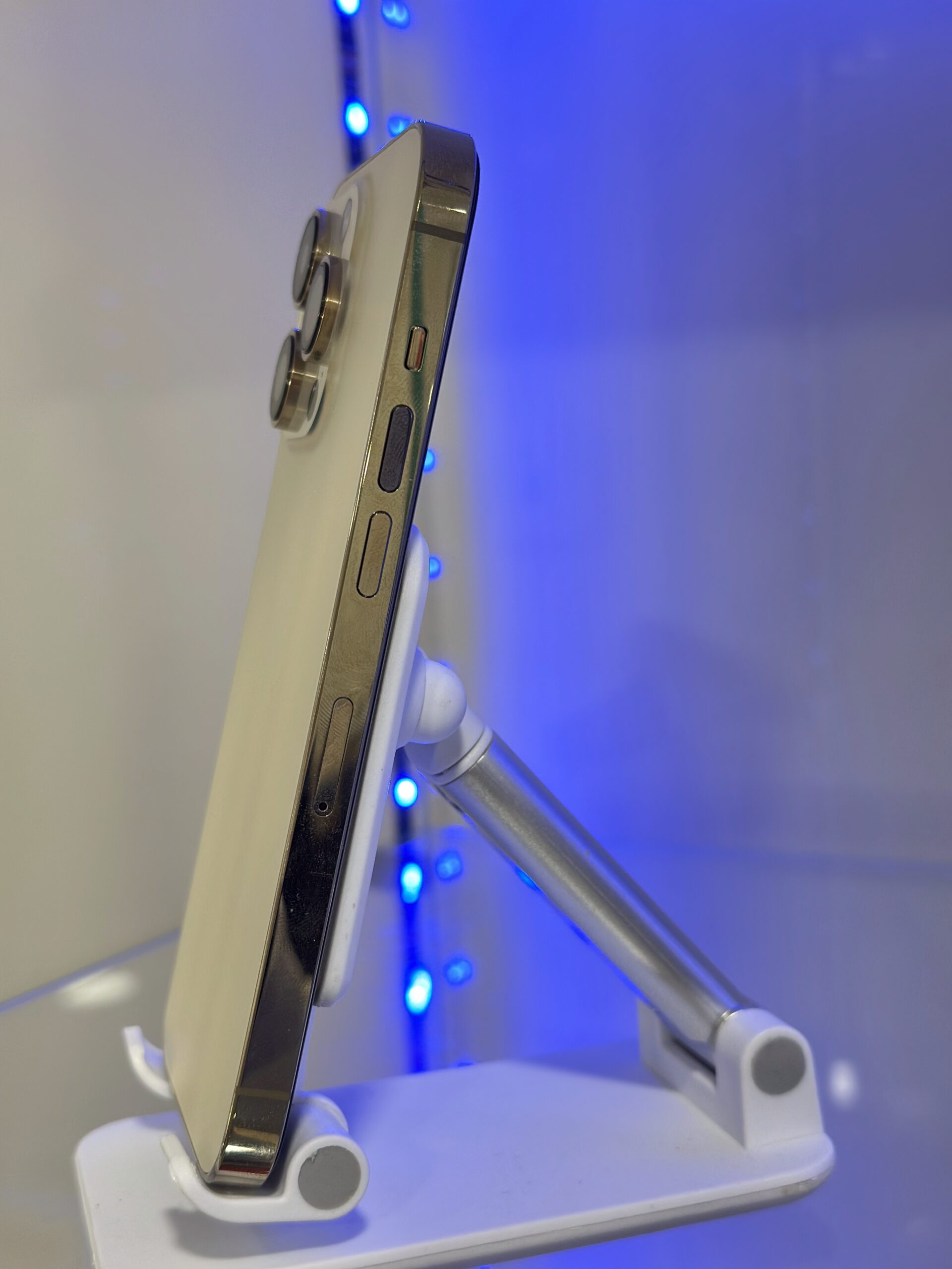 iPhone 14 Pro pohľad zboku